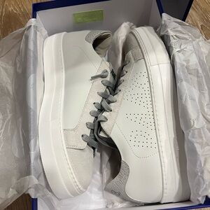 P448 Thea Size 39 New in Box